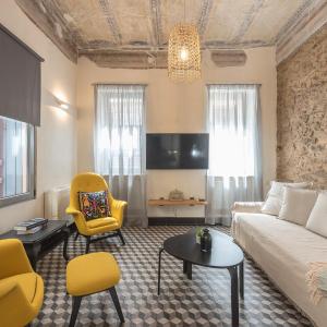 Contemporary Acropolis House