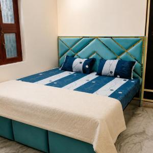 Bankey Bihari Spiritual Stay
