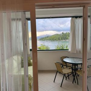 2 bed Comfy Gem: Functional, Ideal Location, Steps to the Beach