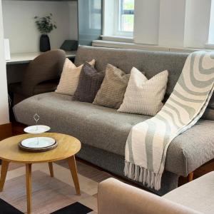 Amanah Properties Elegant- 2-Bed Apartment in Chelsea Cloisters with Stunning City Views