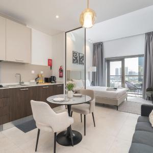 StayShort - Awesome Studio at Park View Tower in JVC with Skyline Views