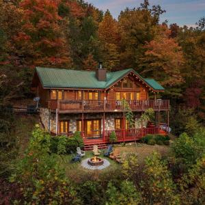 Upscale Mtn-View Smokies Cabin: Hot Tub & Fire Pit