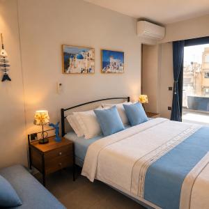 Athena Luxury Duplex-2BR 2Baths At the foot of the Acroplis and Parking available
