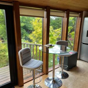 Chestnut,1 bedroom loft apartment with wood burner