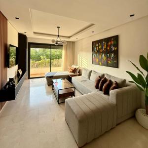 Modern 2BR Duplex in Casablanca Pool & Parking