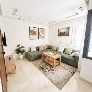 Stylish & Cosy Stay Near CFC