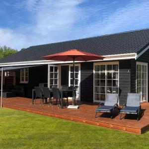 New Modern Holiday Home Near The Beach And City