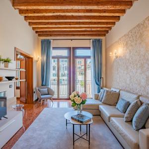 Ca' del Monastero 1 Collection Apt for 4 Guests with Balcony and Lift