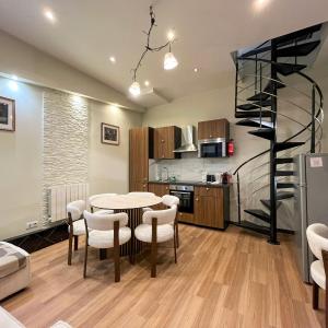 Urban Flat 21 - Chaplin Atelier in central Paris