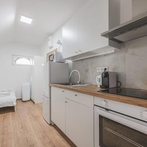 Flat Near Prague Castle Stylish & Prime Location 8