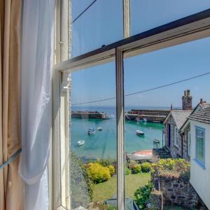 3 Bed in Mousehole oc-gwylan