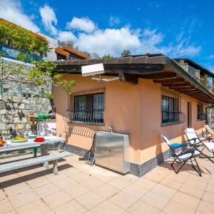 Petit Cadeau with Terrace and Private Garden - Happy Rentals