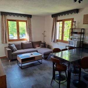 SAMOENS - HAUTE SAVOIE Appartement 4-6 Personnes - Piscines Intérieure - Extérieure