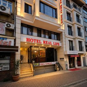 Hotel Real Life