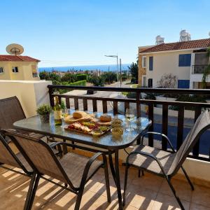 2 bedroom apartment E8 located pool level, sea view, FREE WIFI