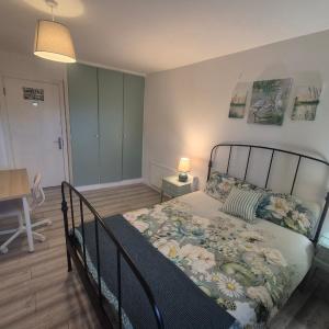 New Double room beside tramline