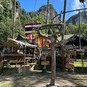 Chill Out Bar and Bungalows