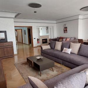 Luxury apartment 240 sqm top floor not overlooked