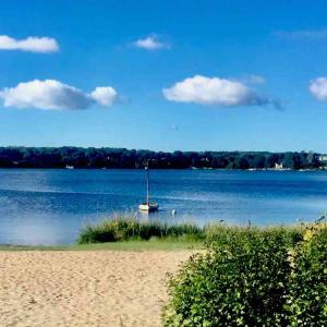 Dennis Beach House - Walk to Beach - Pet Friendly