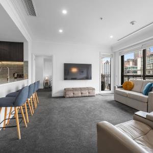 Heart of the City Apartment - By Sky Tower - Free Parking!
