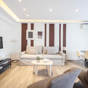 An Impressive 2 bdr Apt in Glyfada