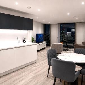 Modern 2 Bed Penthouse with Stunning views in Manchester City Center