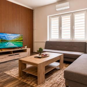 Cozy City Retreat Near Macedonia Square