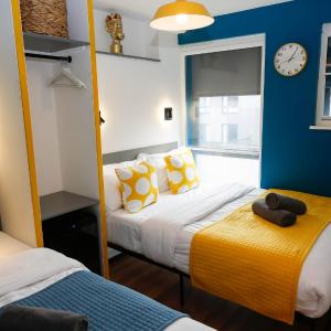 New Luxury Rooms in the Heart of London Next to Shops, Cafes, Bars & Metro with Shared Bathrooms