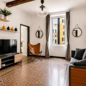 Designer 2 bedroom-AC apartment in the Center of Genoa