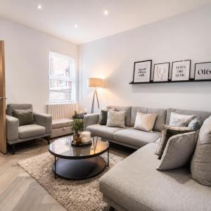 The Manchester Haven Sleeps 10 Near City Centre Breakfast hamper included