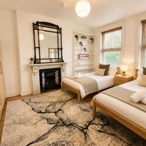 King's Cross & Angel Area, 4 Bedrooms Home with 7 beds & Private Rooftop - Walk to St Pancras International