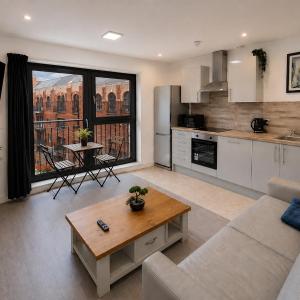 Sidemersey Livings - Relaxing Central Tailored Apartment with Free Parking, French Balcony