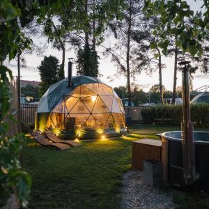 Unique glamping Prague with private hot tub