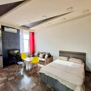 Nice and Sunny 1 room Studio Near City Center + Open Balcony