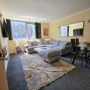 Stylish 1BR Flat Next to Hockley with FREE parking
