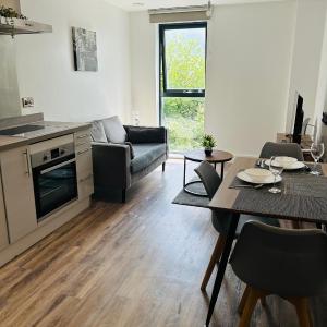 Near Old Trafford & Media City 2BR Flat