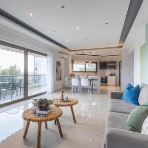Amazing Holiday Apt with Ocean Views