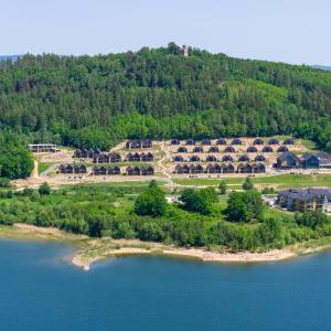 Lake Chwil 5618 widok na zalew i góry