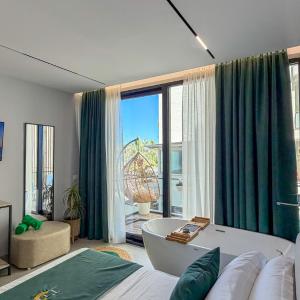 TreA Suites By Aria