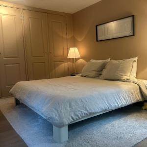 Cozy room just outside Utrecht Center, calm & green