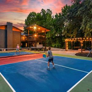 Stay And Play 18 Guest Family Fun - Pickleball Court