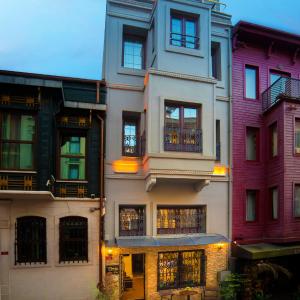Zendy Suite Hotel