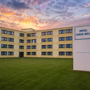 Lenas West Hotel