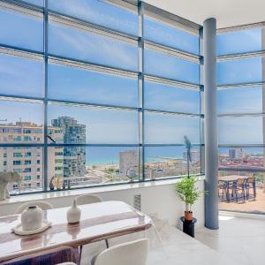 Penthouse Duplex with TOP Views!