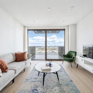 Luxury 2BR next to US Embassy with River Views