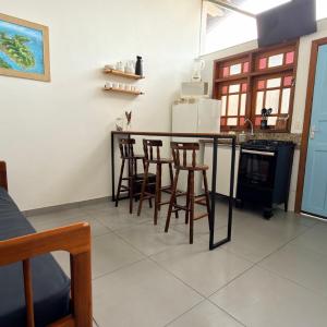 Apartamento completo com ar condicionado e próximo do Perequê