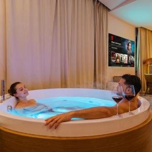 Love Room Strasbourg, Suite Ibiza, Balnéo & Sauna