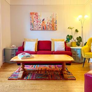 KingstonStays Happy House, Free Parking, Downtown