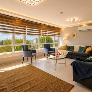 Hadrian Sky Bright Apartment with Sea & City Views Close to Old Town