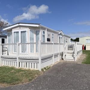 Lovely Caravan With Decking At Manor Park, Near Hunstanton Beach Ref 23034C
